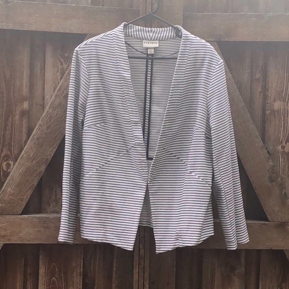 Ava & Viv Black and white blazer